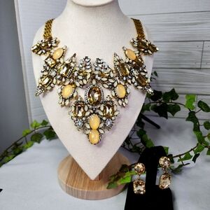 Elegant Gold and Cream Statement Necklace